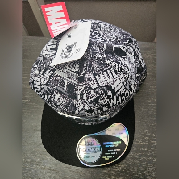 Marvel Black and White Snapback Cap - Picture 4 of 5